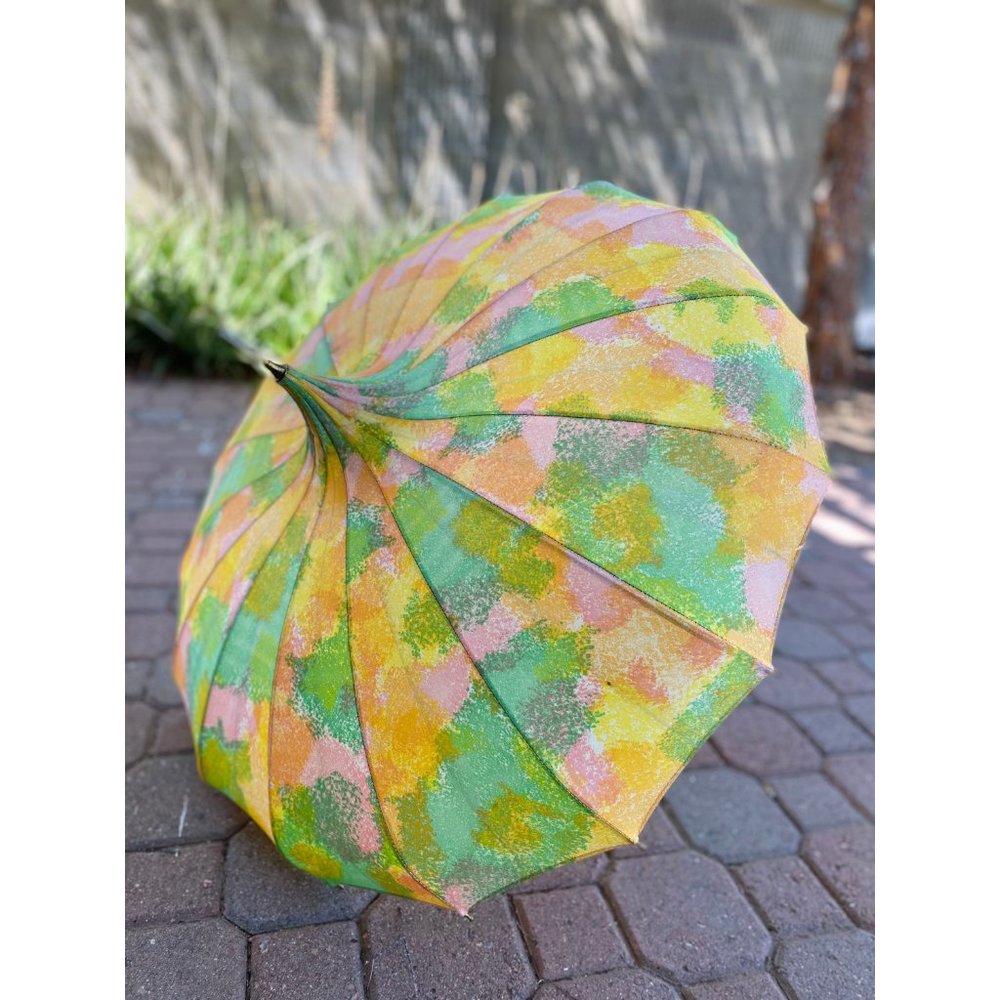 SOLD Vintage midcentury colorful spring pastel pagoda umbrella parasol - Picture 2 of 9
